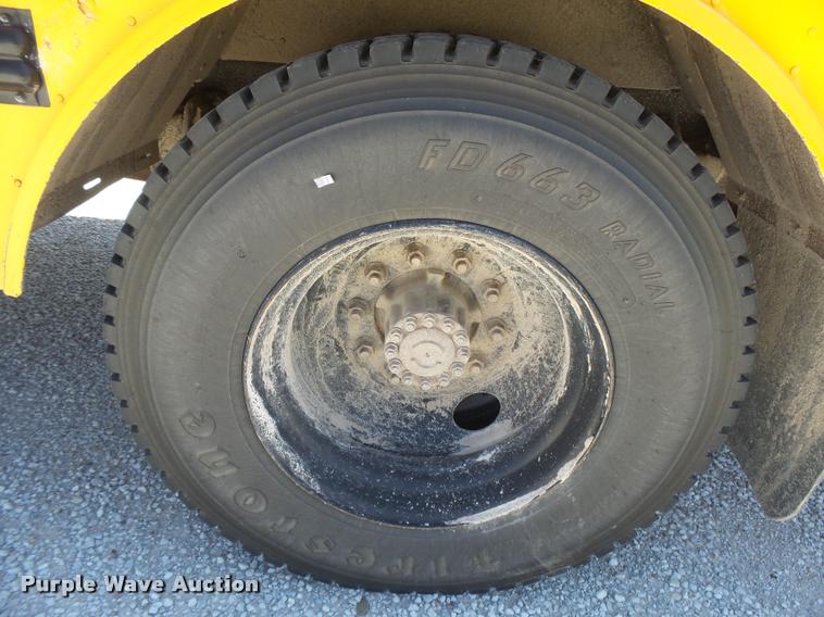 image for item DB2731 2000 Freightliner FS65 Thomas school bus