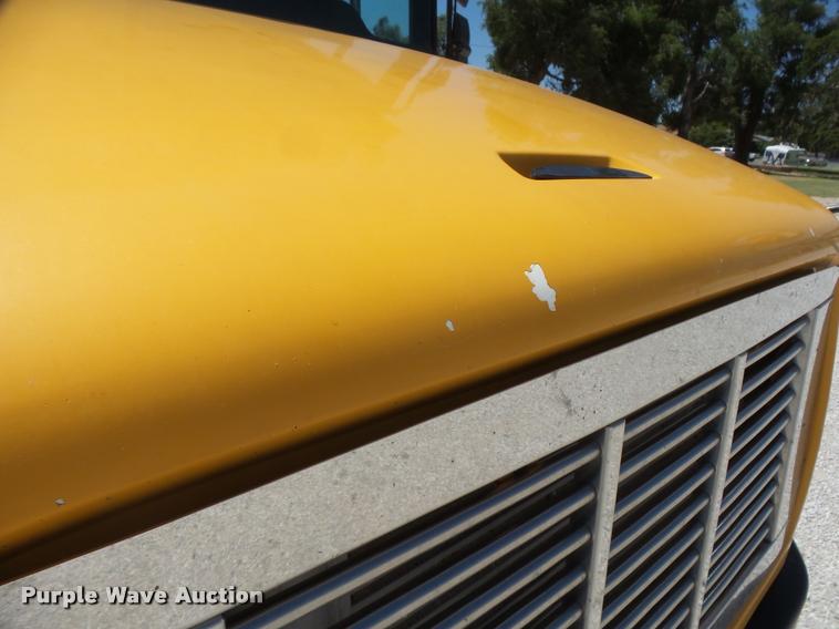 image for item DB2731 2000 Freightliner FS65 Thomas school bus