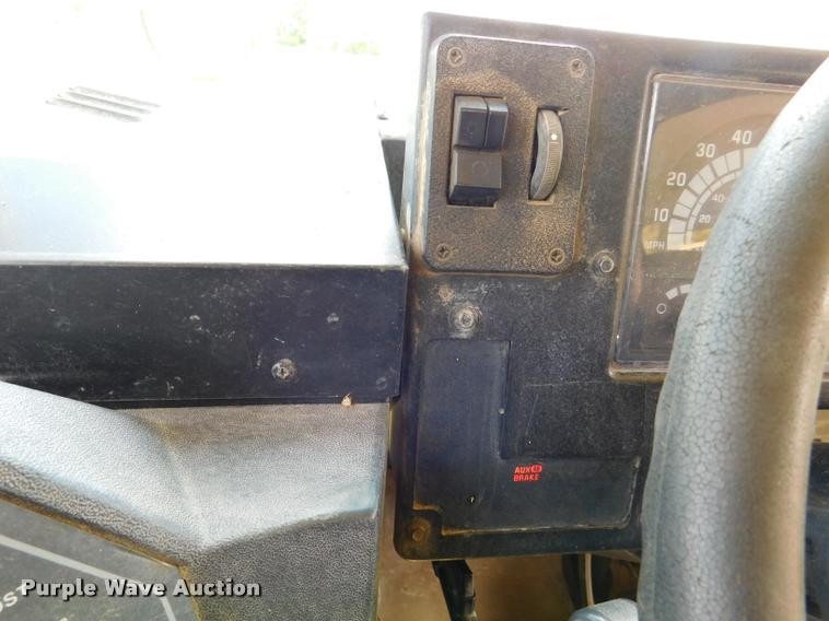 image for item DB9416 1996 Chevrolet B7 Blue Bird school bus