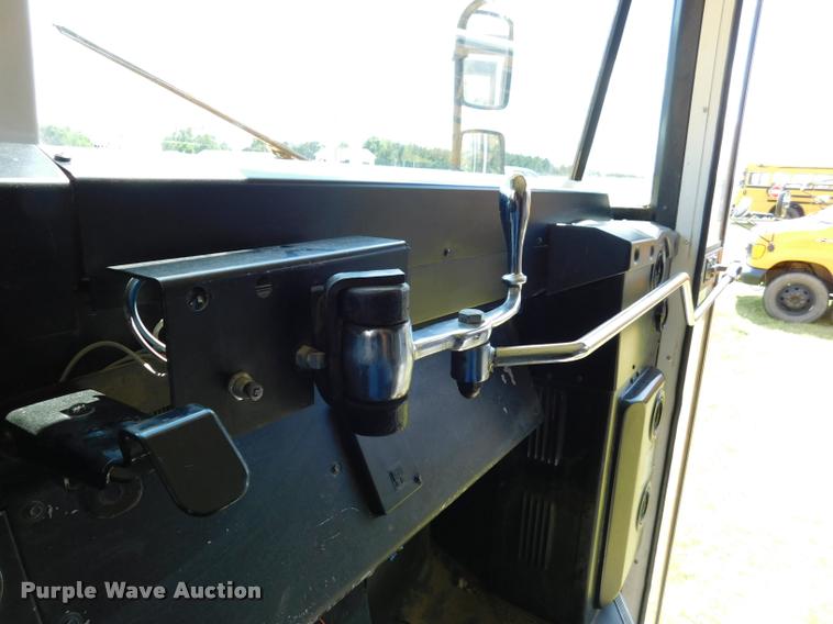 image for item DB9417 2001 Chevrolet B7 Blue Bird school bus