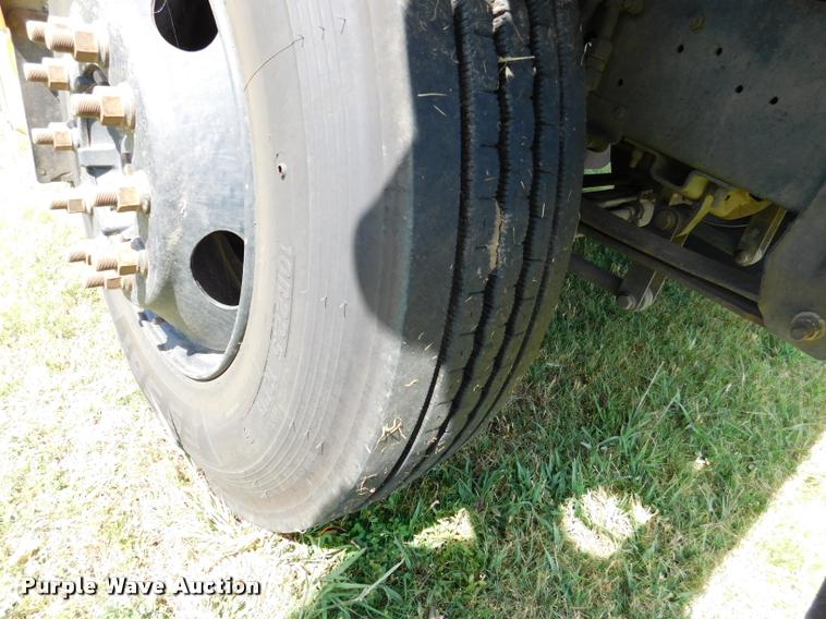 image for item DB9417 2001 Chevrolet B7 Blue Bird school bus