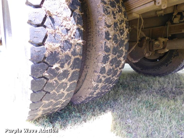 image for item DB9417 2001 Chevrolet B7 Blue Bird school bus