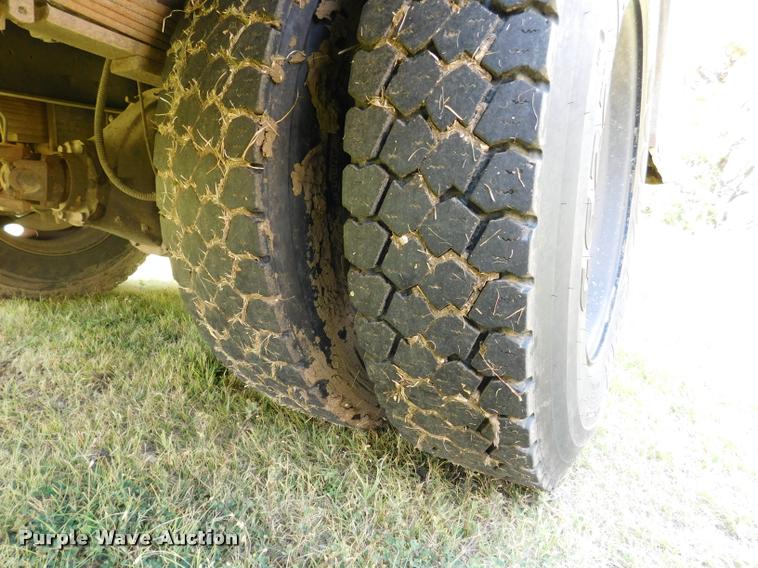 image for item DB9417 2001 Chevrolet B7 Blue Bird school bus