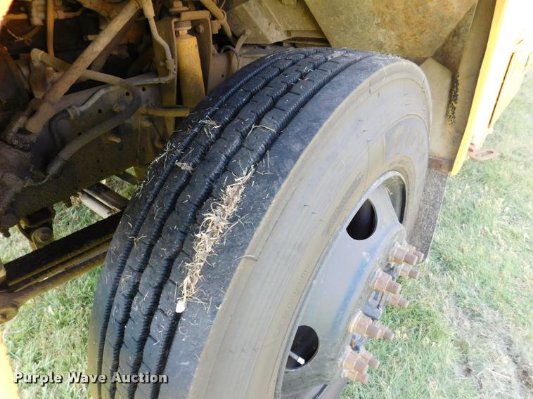 image for item DB9417 2001 Chevrolet B7 Blue Bird school bus