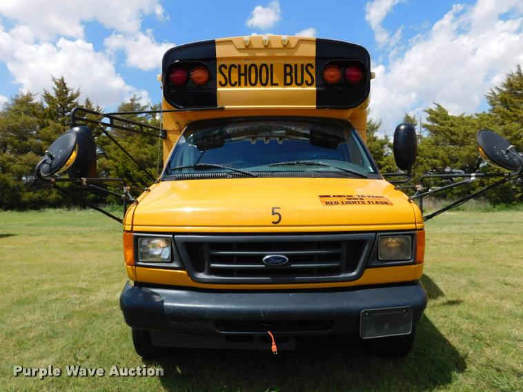 image for item DB9418 2006 Ford Econoline E450 Blue Bird school bus