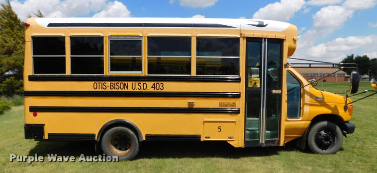 image for item DB9418 2006 Ford Econoline E450 Blue Bird school bus