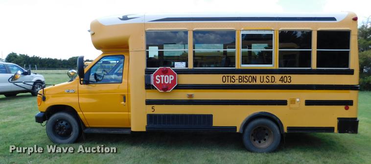 image for item DB9418 2006 Ford Econoline E450 Blue Bird school bus