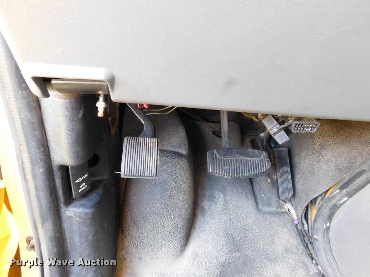 image for item DB9418 2006 Ford Econoline E450 Blue Bird school bus