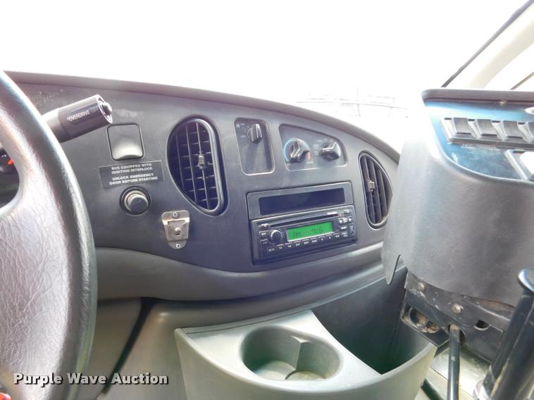 image for item DB9418 2006 Ford Econoline E450 Blue Bird school bus