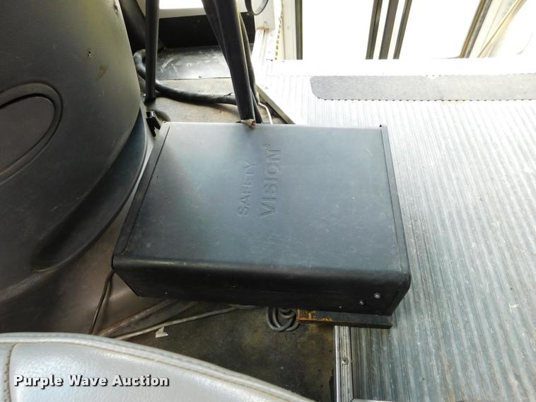 image for item DB9418 2006 Ford Econoline E450 Blue Bird school bus