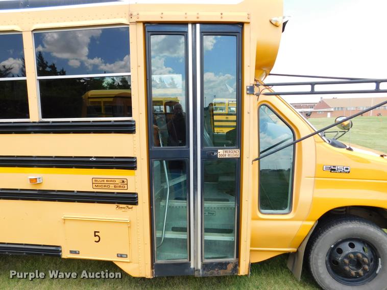 image for item DB9418 2006 Ford Econoline E450 Blue Bird school bus