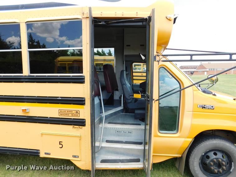 image for item DB9418 2006 Ford Econoline E450 Blue Bird school bus