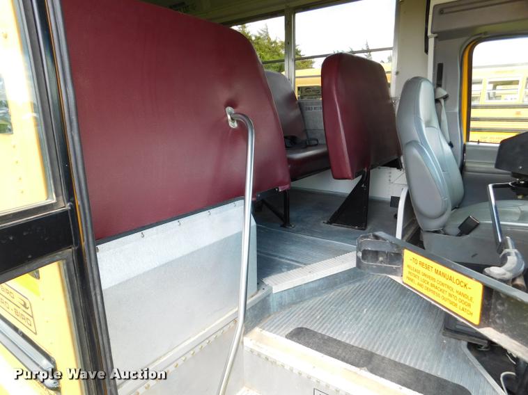 image for item DB9418 2006 Ford Econoline E450 Blue Bird school bus