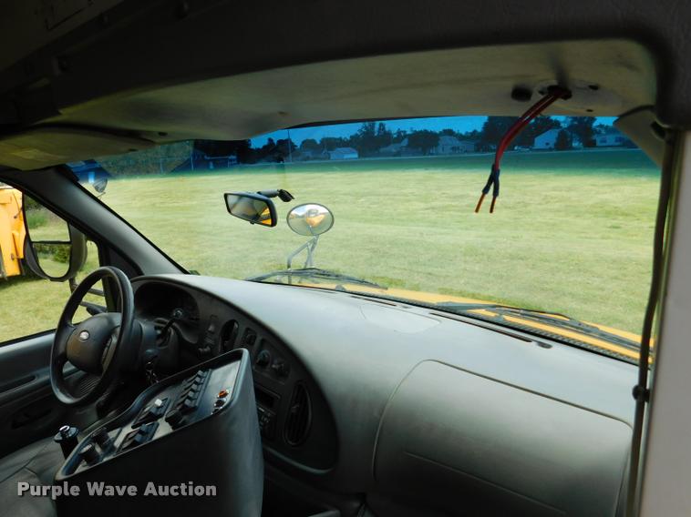 image for item DB9418 2006 Ford Econoline E450 Blue Bird school bus