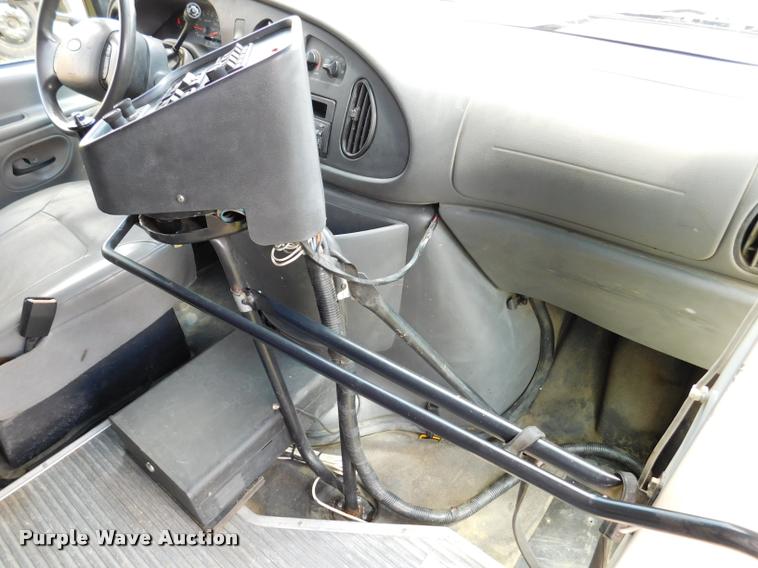 image for item DB9418 2006 Ford Econoline E450 Blue Bird school bus