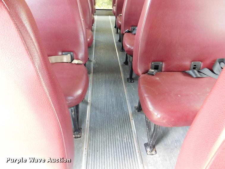 image for item DB9418 2006 Ford Econoline E450 Blue Bird school bus