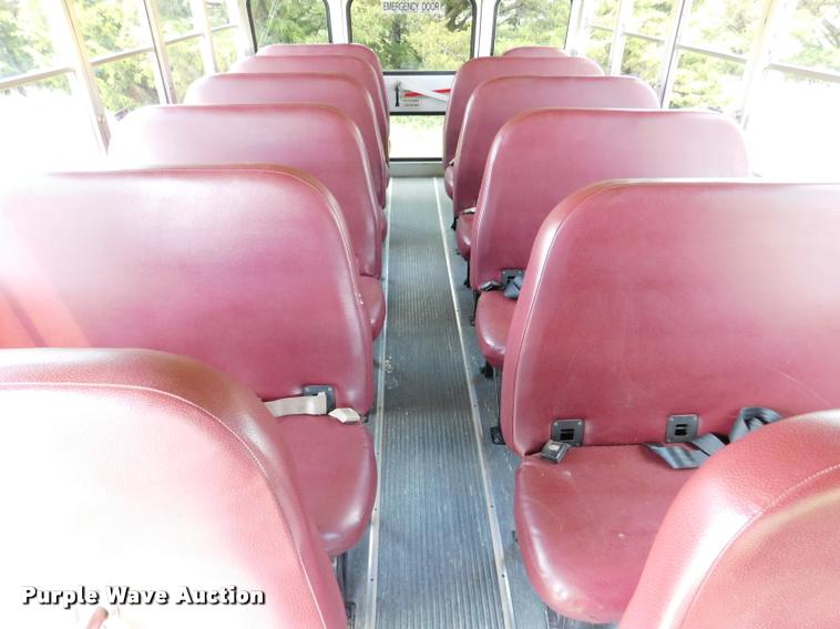 image for item DB9418 2006 Ford Econoline E450 Blue Bird school bus