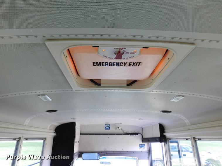 image for item DB9418 2006 Ford Econoline E450 Blue Bird school bus