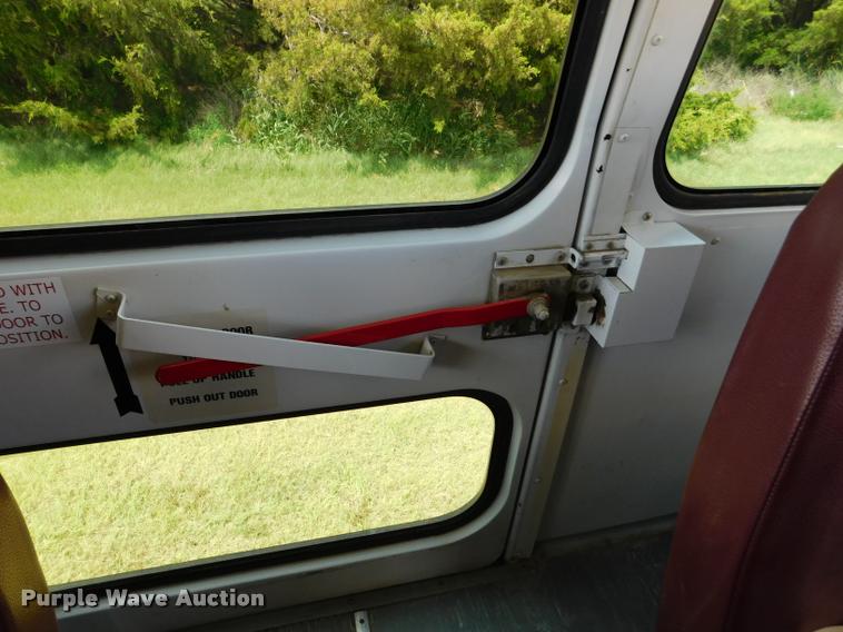 image for item DB9418 2006 Ford Econoline E450 Blue Bird school bus