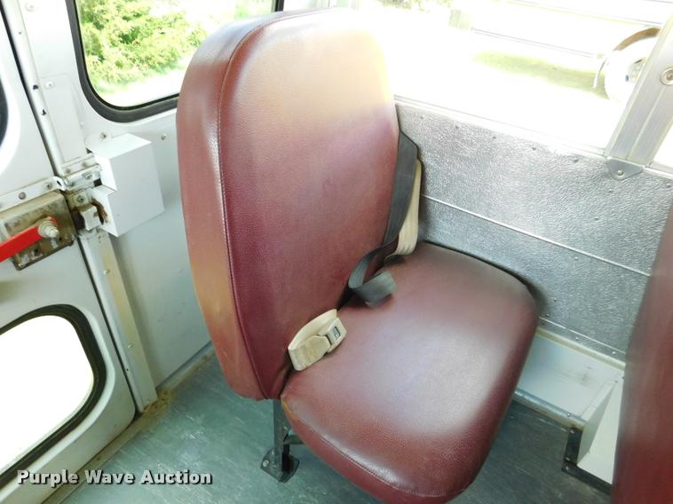 image for item DB9418 2006 Ford Econoline E450 Blue Bird school bus