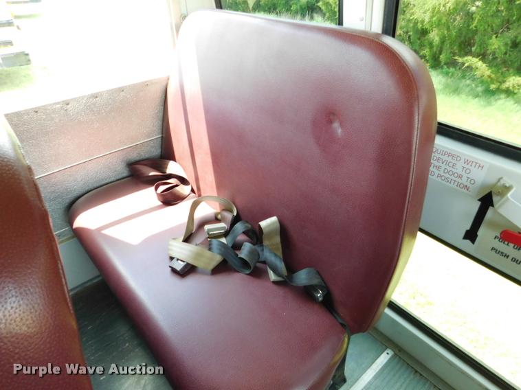 image for item DB9418 2006 Ford Econoline E450 Blue Bird school bus