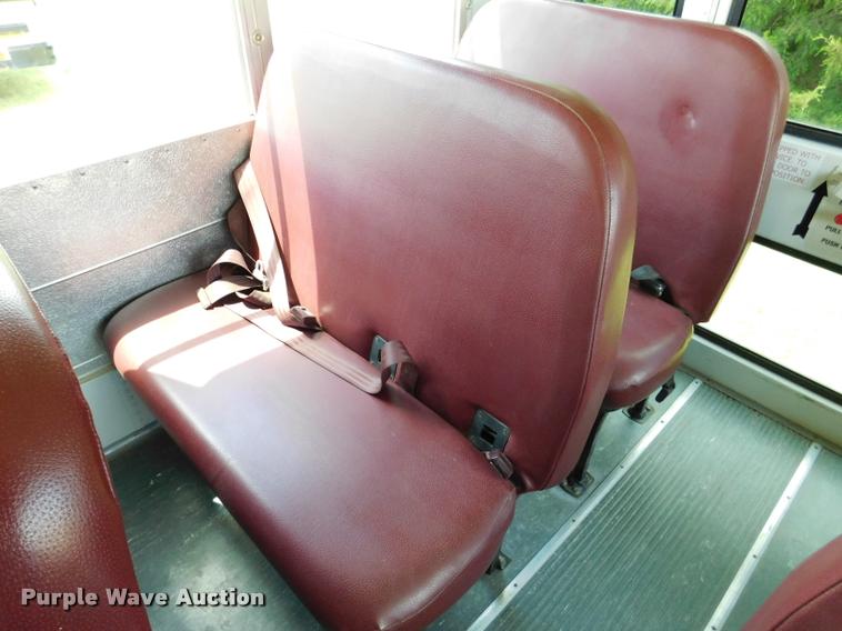 image for item DB9418 2006 Ford Econoline E450 Blue Bird school bus