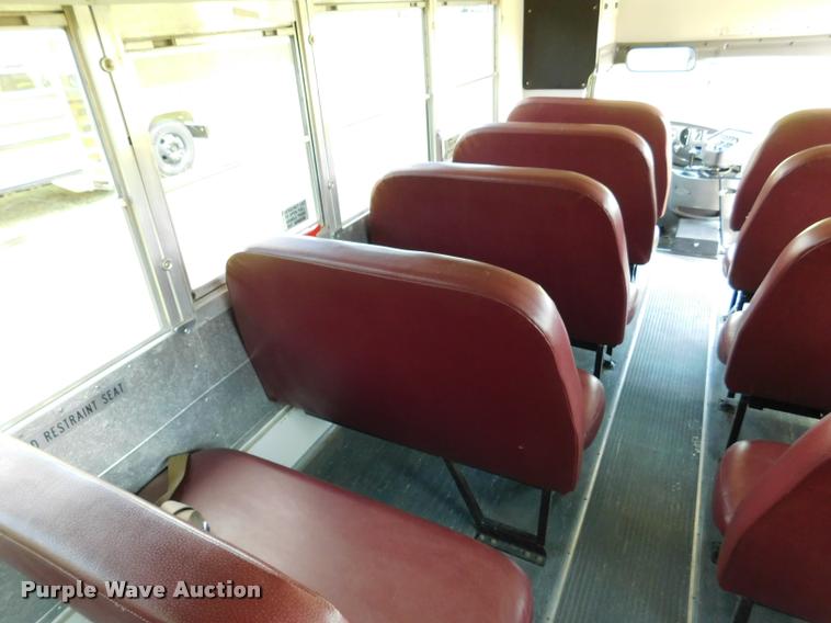 image for item DB9418 2006 Ford Econoline E450 Blue Bird school bus