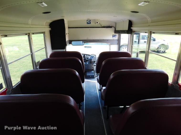 image for item DB9418 2006 Ford Econoline E450 Blue Bird school bus