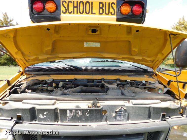image for item DB9418 2006 Ford Econoline E450 Blue Bird school bus