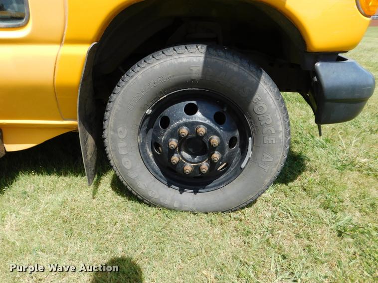 image for item DB9418 2006 Ford Econoline E450 Blue Bird school bus