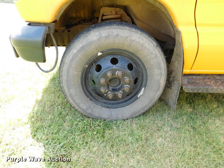 image for item DB9418 2006 Ford Econoline E450 Blue Bird school bus