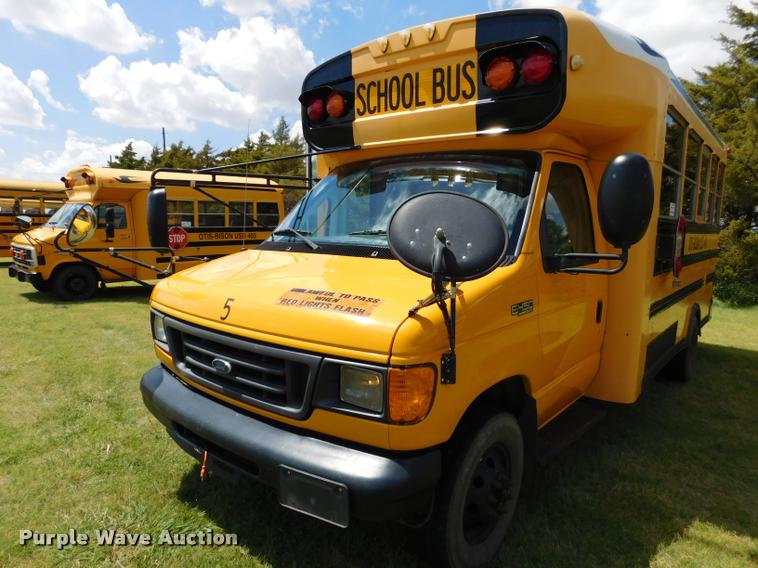 image for item DB9418 2006 Ford Econoline E450 Blue Bird school bus