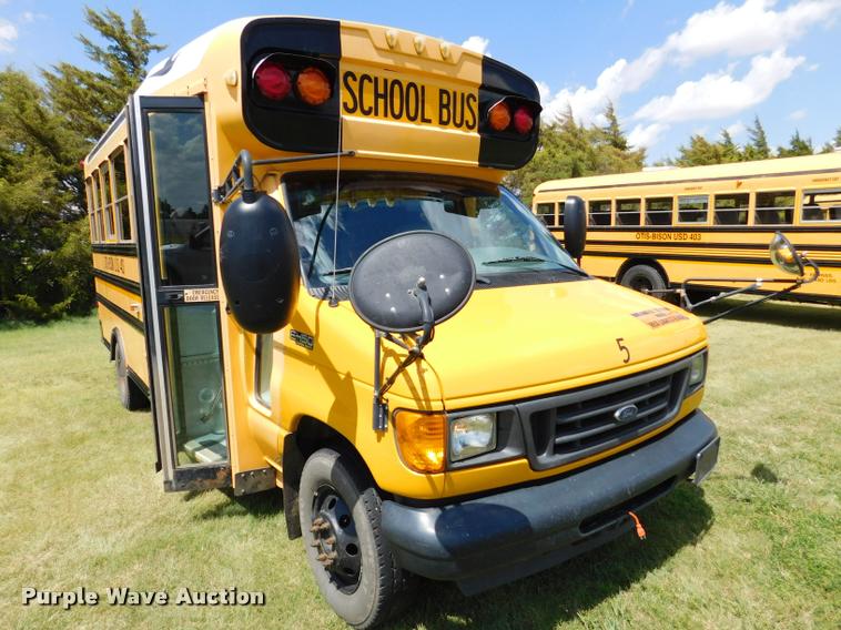 image for item DB9418 2006 Ford Econoline E450 Blue Bird school bus