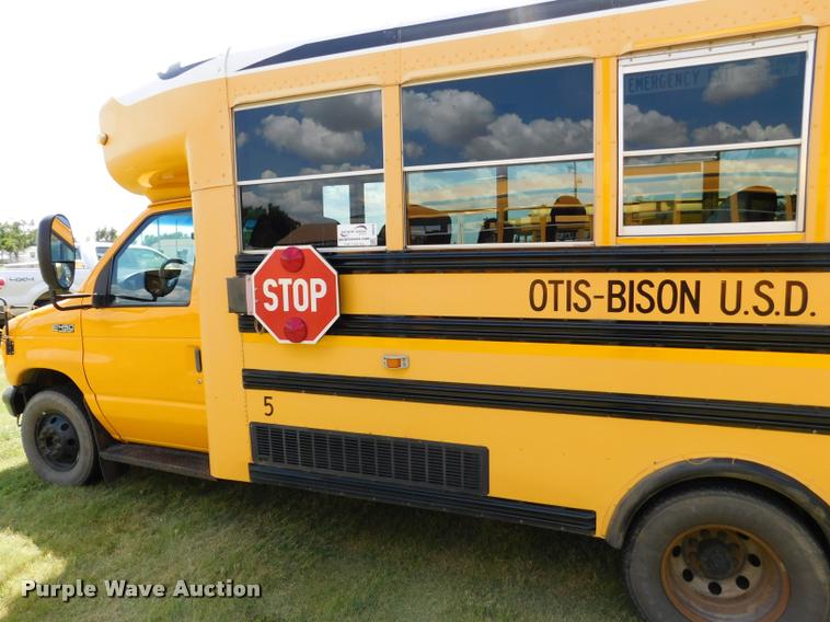 image for item DB9418 2006 Ford Econoline E450 Blue Bird school bus