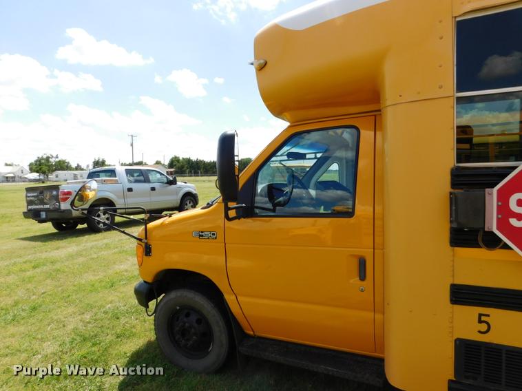 image for item DB9418 2006 Ford Econoline E450 Blue Bird school bus