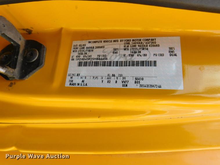 image for item DB9418 2006 Ford Econoline E450 Blue Bird school bus