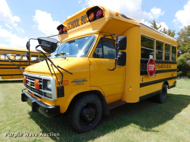 image for item DB9419 1996 Chevrolet G30 Blue Bird school bus