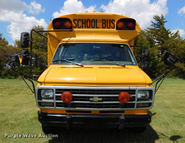 image for item DB9419 1996 Chevrolet G30 Blue Bird school bus