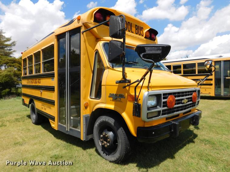 image for item DB9419 1996 Chevrolet G30 Blue Bird school bus