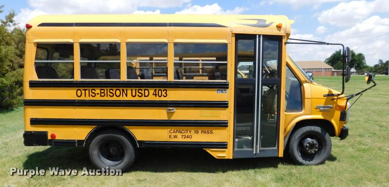 image for item DB9419 1996 Chevrolet G30 Blue Bird school bus
