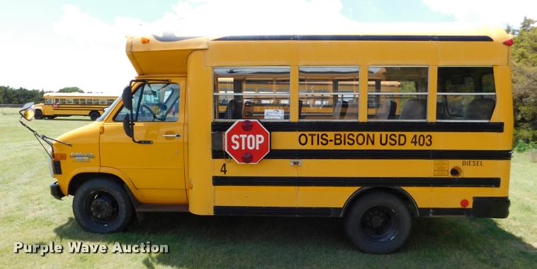 image for item DB9419 1996 Chevrolet G30 Blue Bird school bus
