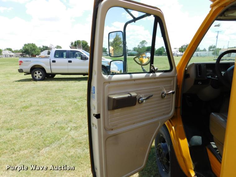 image for item DB9419 1996 Chevrolet G30 Blue Bird school bus