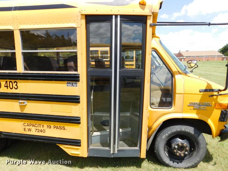 image for item DB9419 1996 Chevrolet G30 Blue Bird school bus