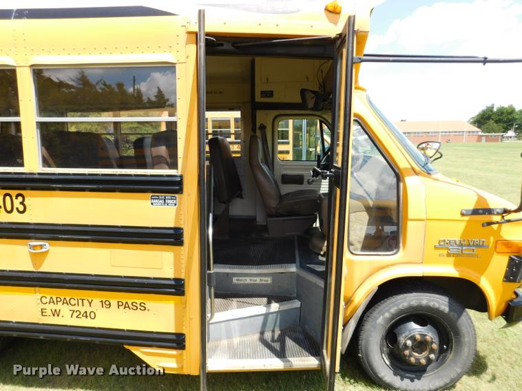 image for item DB9419 1996 Chevrolet G30 Blue Bird school bus