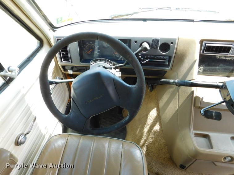 image for item DB9419 1996 Chevrolet G30 Blue Bird school bus