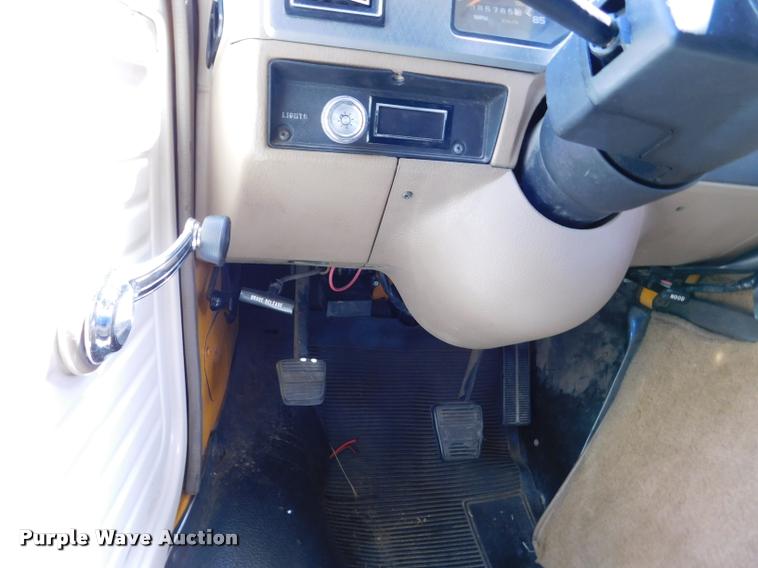 image for item DB9419 1996 Chevrolet G30 Blue Bird school bus