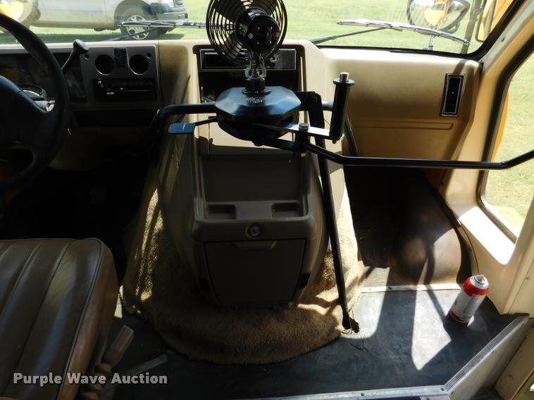 image for item DB9419 1996 Chevrolet G30 Blue Bird school bus