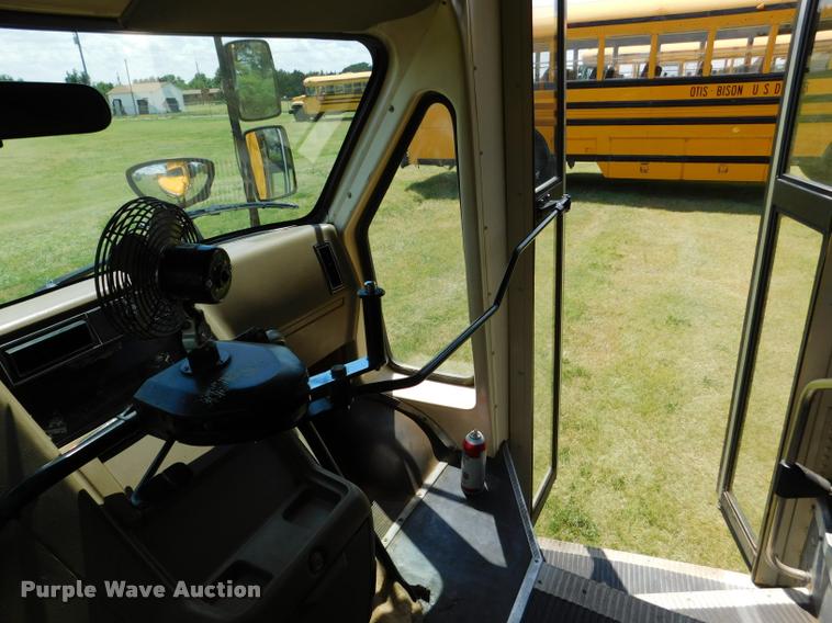 image for item DB9419 1996 Chevrolet G30 Blue Bird school bus