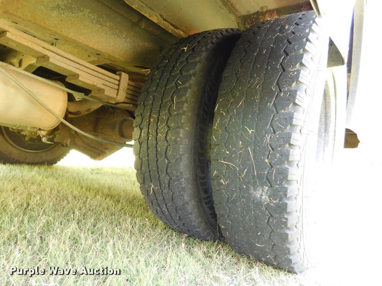 image for item DB9419 1996 Chevrolet G30 Blue Bird school bus