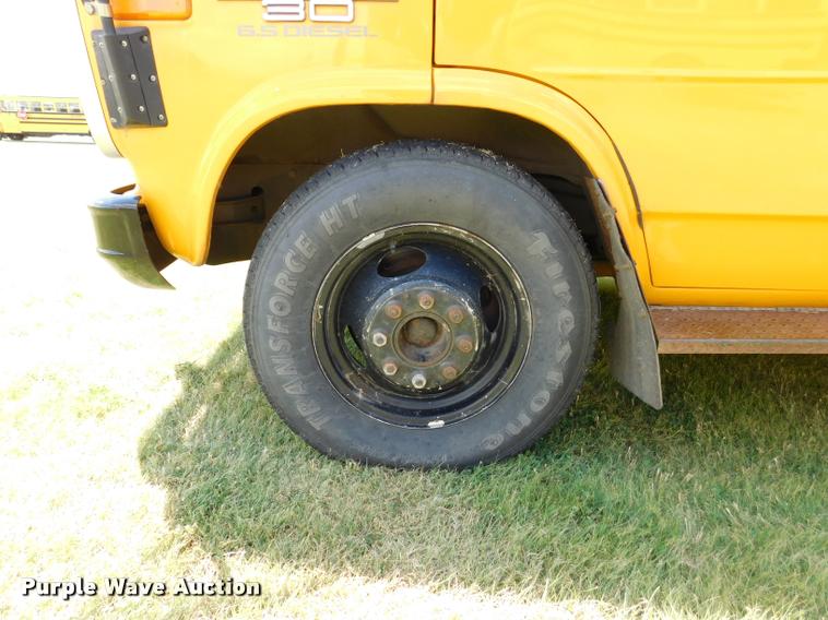 image for item DB9419 1996 Chevrolet G30 Blue Bird school bus